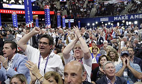 美国共和党全国代表大会场景，图为特朗普的支持者（网页截图）