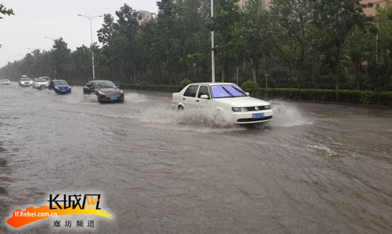 廊坊市遭遇强降雨 发布暴雨红色预警信号