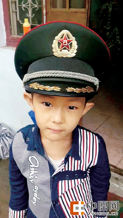 让我再看你一眼!南苏丹维和牺牲烈士李磊、杨