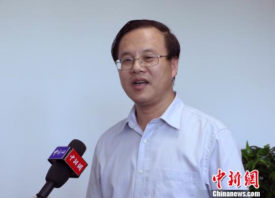 桐庐县委书记毛溪浩接受中新网记者采访。　王刚　摄