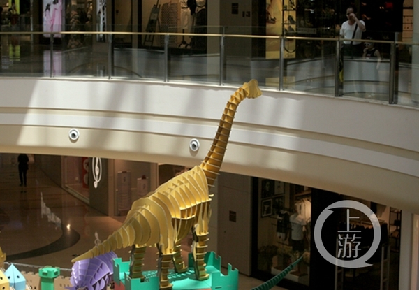 　　用牛皮纸搭建的童话王国。