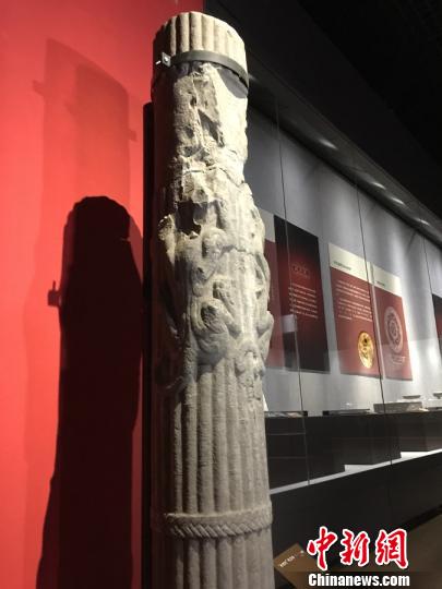 图为汉代琅琊国的石柱上古罗马建筑风格尤存。　曾洁 摄