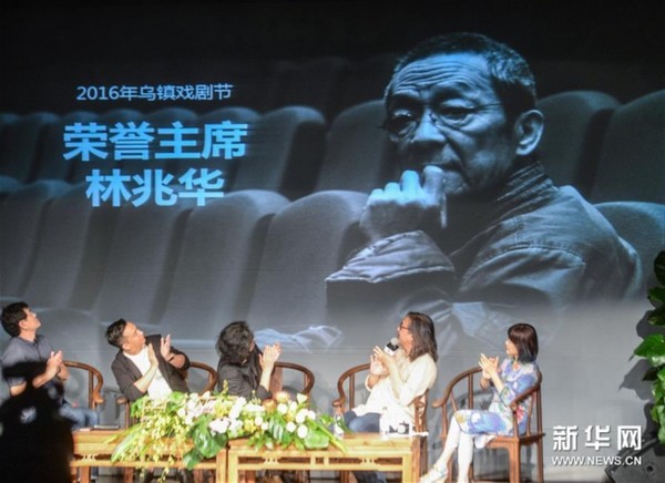 　　7月25日，新闻发布会介绍本次乌镇戏剧节的荣誉主席林兆华。