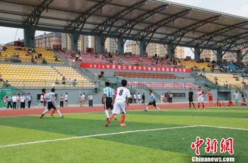 黑龙江省青少年足球联赛在开赛 搭建民间青少