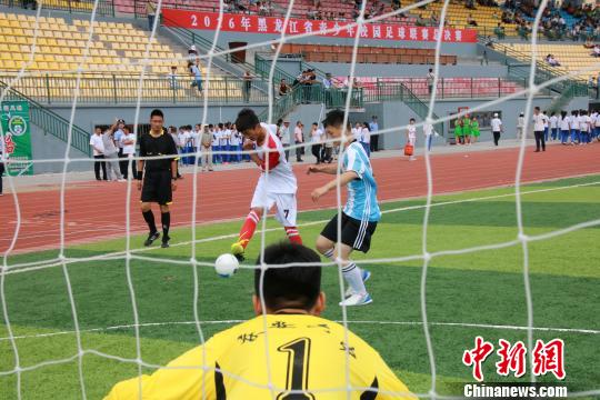 黑龙江省青少年足球联赛在开赛 搭建民间青少