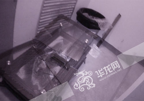 玻璃茶几扔楼道 男子不小心被割伤缝了14针