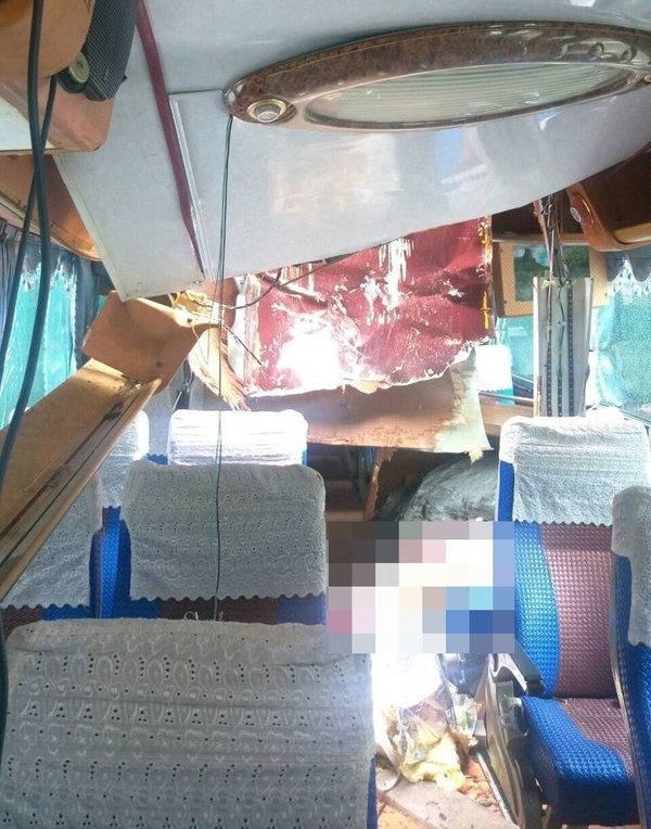 又出意外！台湾游览车遭落石砸中 1死3伤(图)