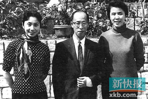 ■左起为白雪仙、南海十三郎、任剑辉。