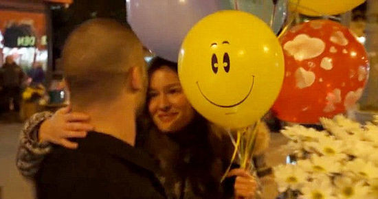 好吧,祝福你们的婚姻轰轰烈烈。