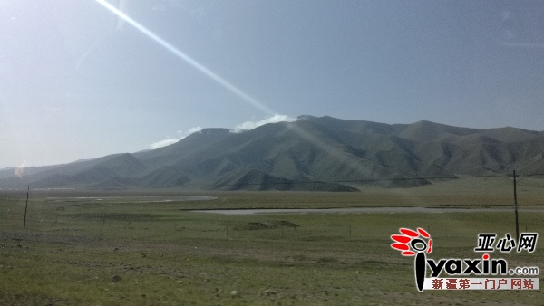 那热德沟口墓地周围，风景怡人。