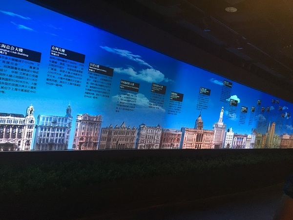 每一栋外滩老建筑都按照等比例制作了精致模型（董志雯摄）