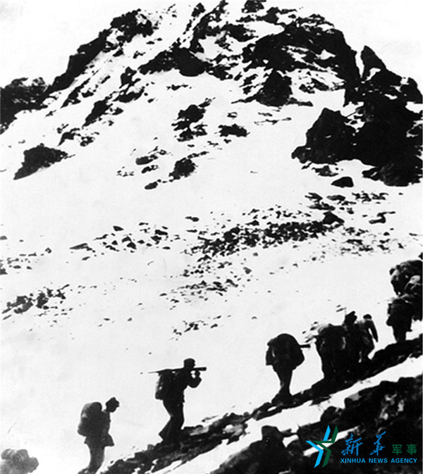 1935年6月,红10团(陆军第38集团军某团前身)所在红三军团翻越夹金山。