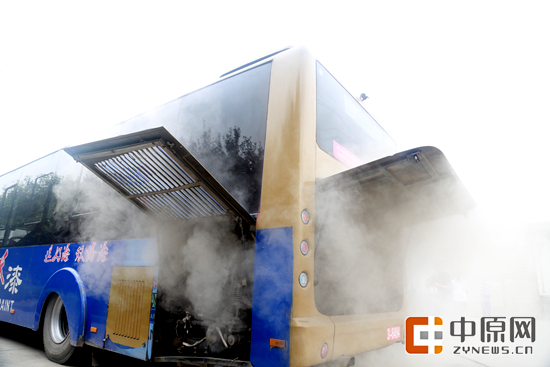 郑州公交发明喷淋神器 全国独创除尘又环保