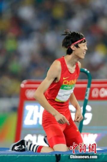 8月14日，里约奥运会男子跳高资格赛，中国选手张国伟出战。中新网记者 盛佳鹏 摄