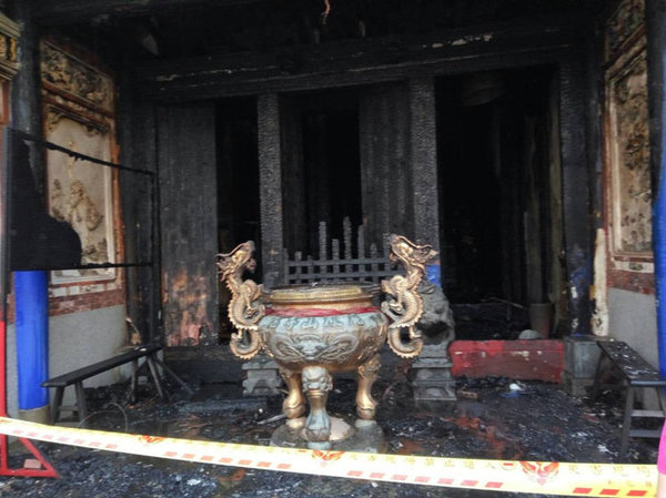 现场一片焦黑。记者郭宣彣/摄影 图片来源:台湾《联合报》