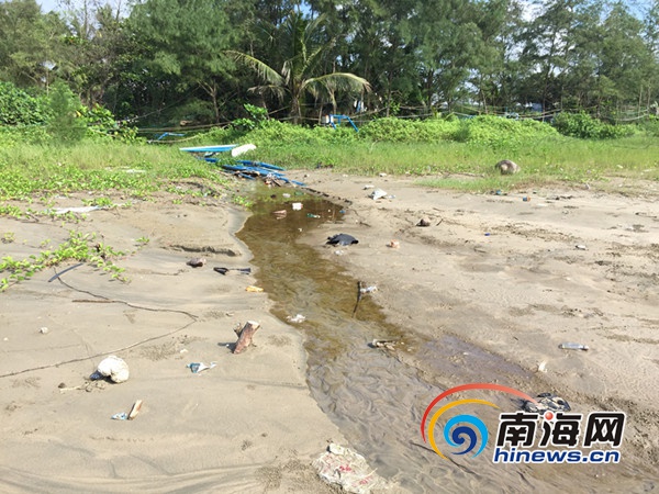 　　冯家湾沿海海水养殖场废水直排入海。南海网记者 刘麦 摄
