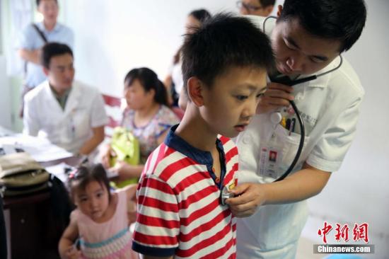 中国人民解放军总医院到红色宜宾开启年度救助
