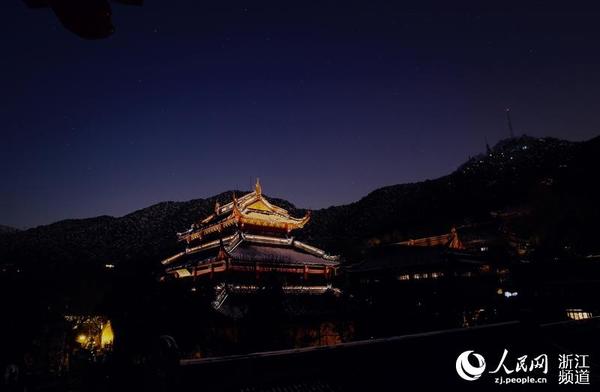 灵隐寺大雄宝殿夜景。薛宁刚 摄