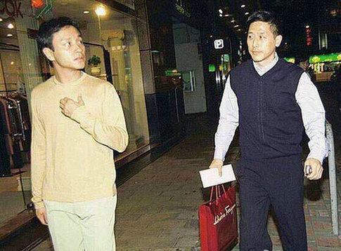 这才是真爱!唐鹤德画廊用张国荣名字命名