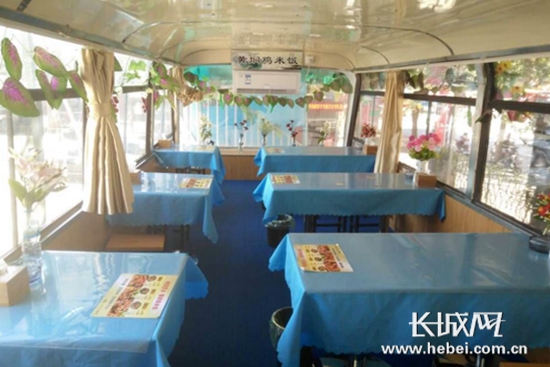 石家庄退休巴士变餐厅 满足市民双层巴士情结