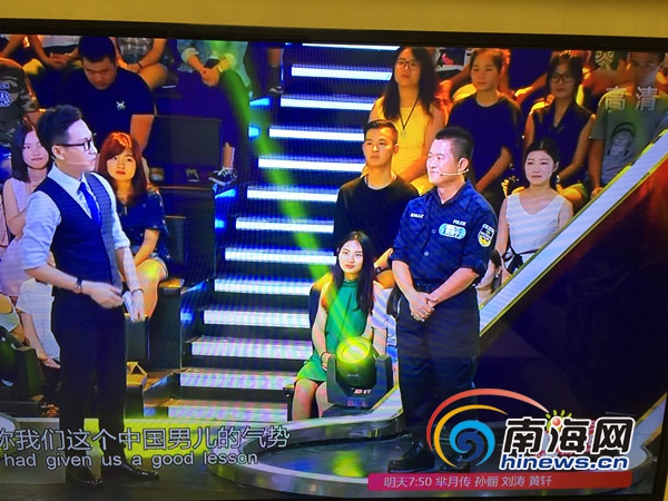　　海南大学老师黄海宁现身江苏卫视《一站到底》节目挑战赛现场。