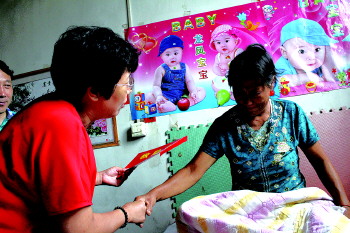 大学生村官夏治波返回日照,获授优秀红十字志