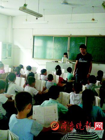 临沂:记者探访普通教师的一天 时间被挤满每天
