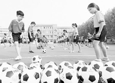 山东学生快闪足球享乐趣
