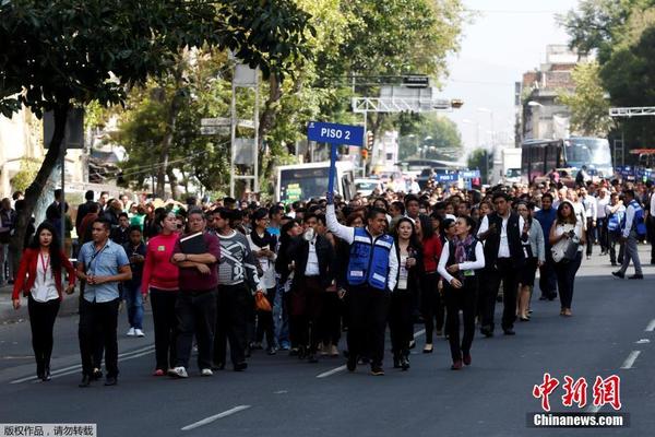 墨西哥举行地震逃生演练 纪念8.1级大地震31周