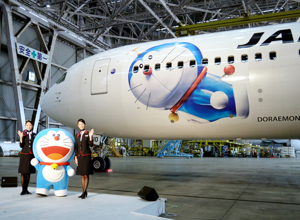 日航推揽客新计 机器猫彩绘国际航班首飞上海