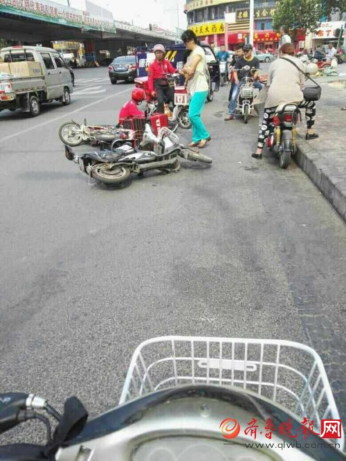 电动车撞人现场 图片由网友提供