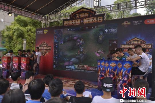 天翼杯王者荣耀广东万人竞技赛决赛24日在广州举行 唐贵江 摄