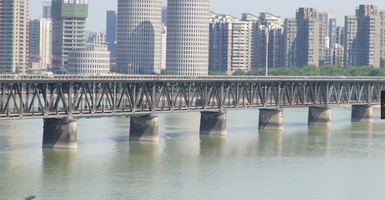 钱塘江大桥风采依然。