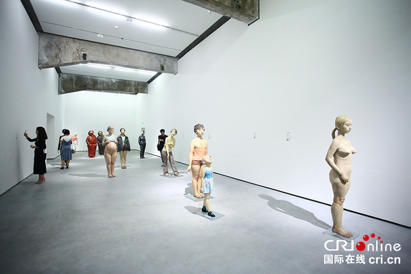 向京艺术展女性主义艺术家写实雕塑个展里的探索和变迁