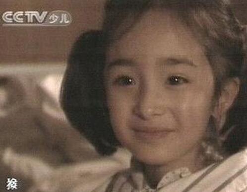 杨幂曾演周星驰女儿仅露脸几秒 这片场合影太