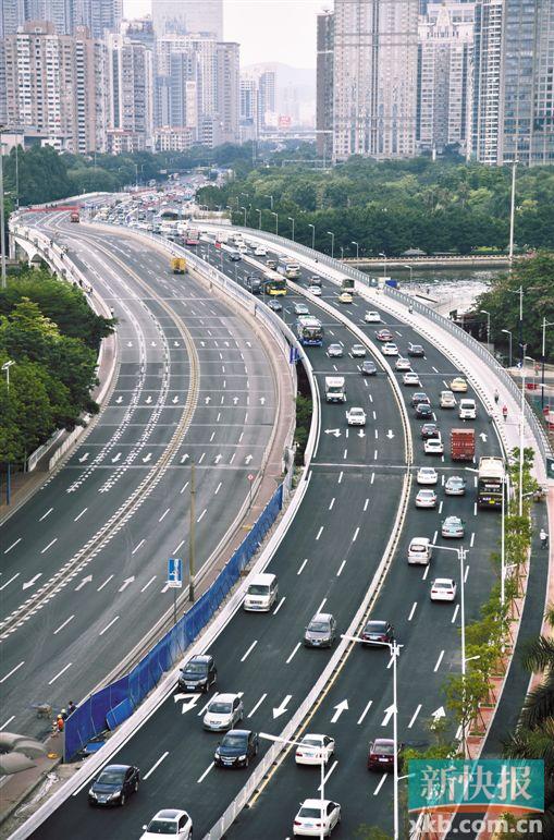 ■昨日,广州大桥新桥全面启用,旧桥开始围蔽。新快报记者 夏世焱/摄