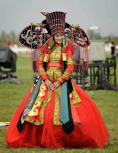 世界各国传统婚纱照 菲律宾"盔甲"太抢眼