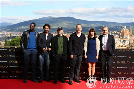 《但丁密码》举行全球首映礼 汤姆·汉克斯亮相
