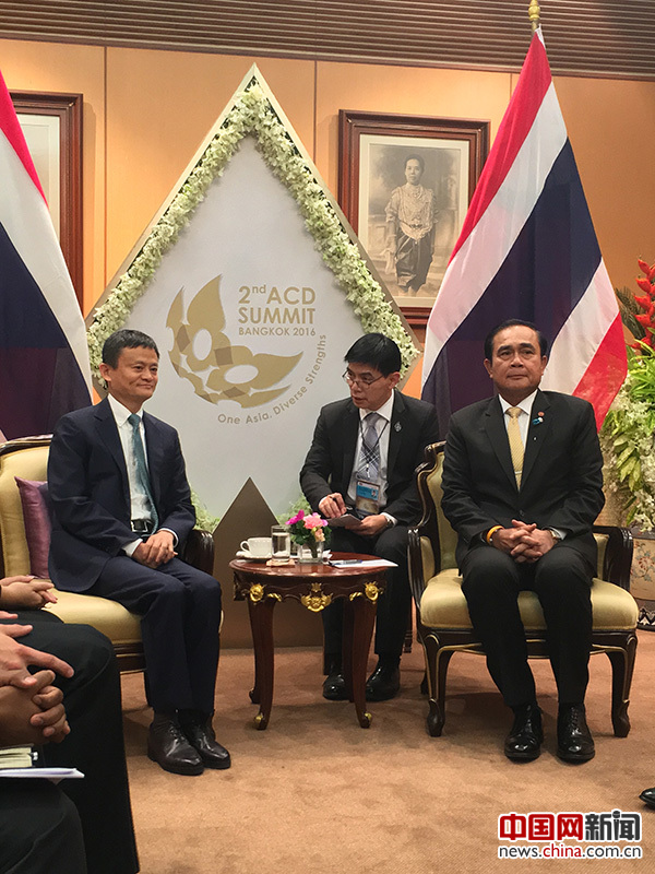 泰国总理巴育同马云对话。