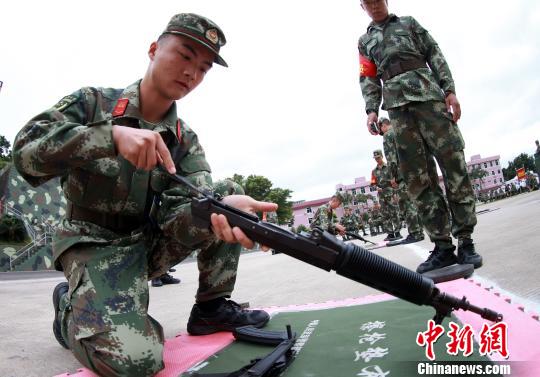 武警福建总队举办后勤哨兵比武(图)