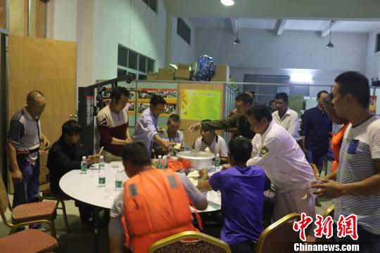 莎莉嘉来袭 湛江港一工程船遇险41人获救