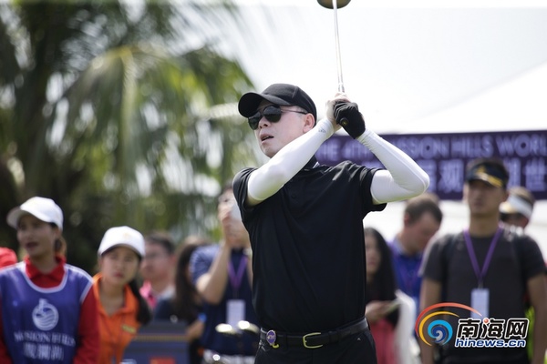 2016观澜湖世界明星赛开杆冯小刚、道格拉斯