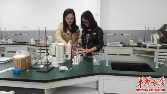 老师赛课也赛技能 我省举办中学化学教师实验