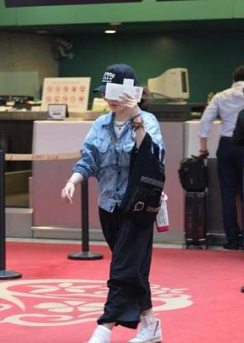 薛佳凝近日机场照流出,状态显老,这样的薛佳凝