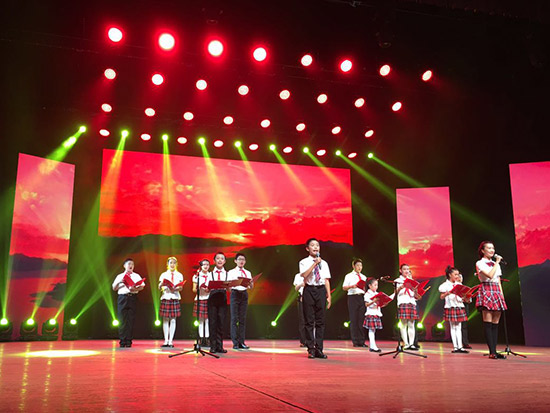 10月24日晚，天桥剧场举办纪念建党95周年长征胜利80周年诗歌专场演诵会。