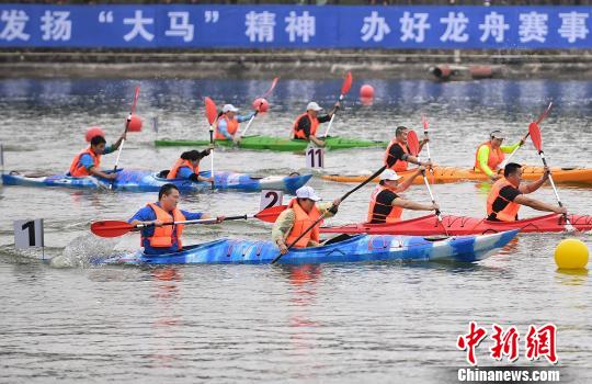 2016全国大学生龙舟锦标赛开赛 推动水上运动进校园