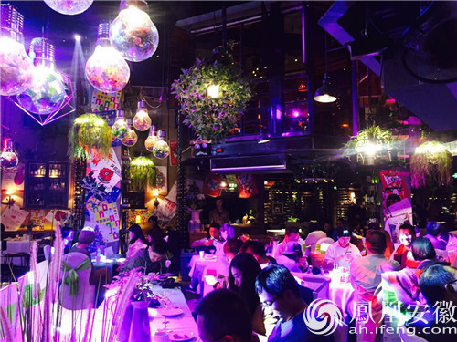 合肥的石头 引爆胡桃里开荒音乐节 在这里遇见