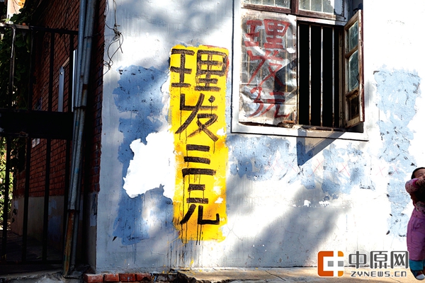 店主:三块够本了,我怕寂寞,有人陪着说说话就中!