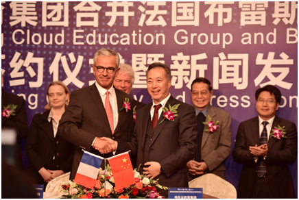 图:伟东云教育与法国布雷斯特高等商学院签署并购协议