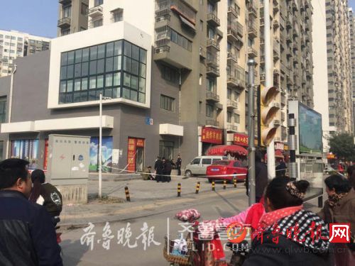 济南宝华新区天台现一男性裸尸 身子和腿断成